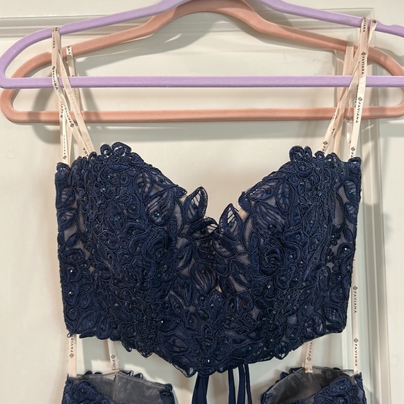 Formal / Prom Dress:  2 piece Dress. Size 00 - Picture 2 of 5